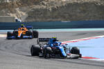 Foto zur News: Esteban Ocon (Alpine) und Lando Norris (McLaren)