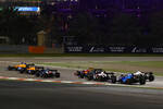 Foto zur News: Daniel Ricciardo (McLaren), Lando Norris (McLaren) und Fernando Alonso (Alpine)