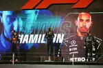 Foto zur News: Max Verstappen (Red Bull), Lewis Hamilton (Mercedes) und Valtteri Bottas (Mercedes)