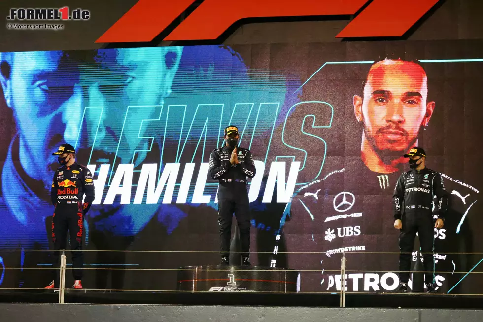 Foto zur News: Max Verstappen (Red Bull), Lewis Hamilton (Mercedes) und Valtteri Bottas (Mercedes)