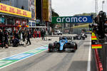 Foto zur News: Fernando Alonso (Alpine) und Pierre Gasly (AlphaTauri)