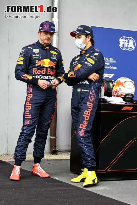 Foto zur News: Max Verstappen (Red Bull) und Sergio Perez (Red Bull)