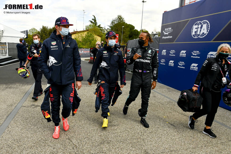 Foto zur News: Max Verstappen (Red Bull), Sergio Perez (Red Bull) und Lewis Hamilton (Mercedes)
