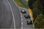 Foto zur News: Kimi Räikkönen (Alfa Romeo), Valtteri Bottas (Mercedes) und Esteban Ocon (Alpine)