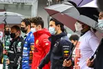 Foto zur News: Charles Leclerc (Ferrari), Sergio Perez (Red Bull) und Lewis Hamilton (Mercedes)