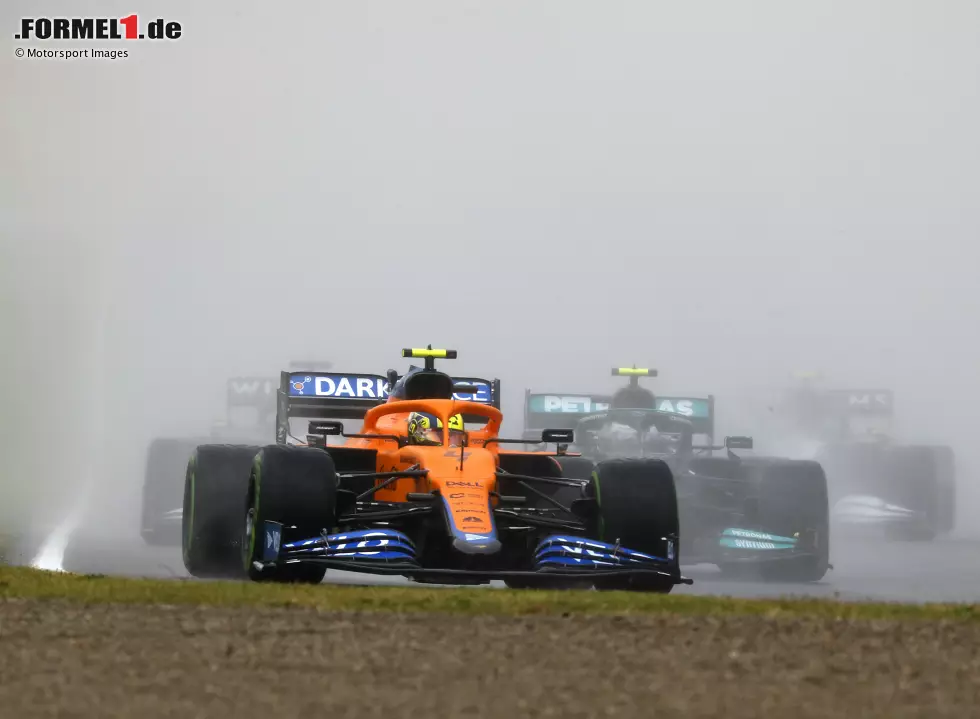 Foto zur News: Lando Norris (McLaren) und Valtteri Bottas (Mercedes)