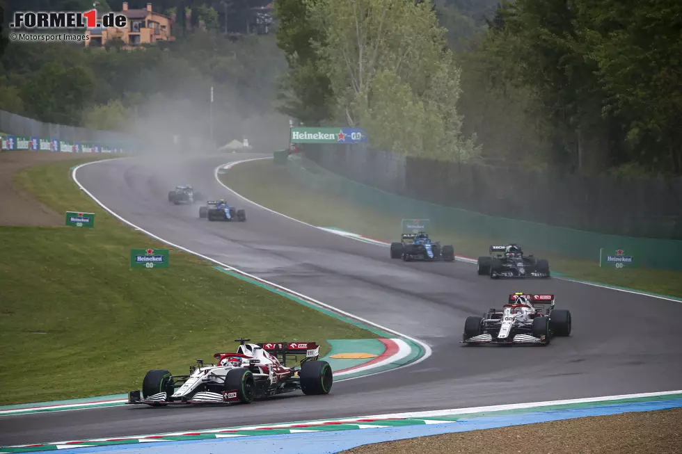 Kimi Räikkönen (Alfa Romeo), Antonio Giovinazzi (Alfa Romeo), Yuki Tsunoda (AlphaTauri) und Fernando Alonso (Alpine) Foto zur News: Kimi Räikkönen (Alfa Romeo), Antonio Giovinazzi (Alfa Romeo), Yuki Tsunoda (AlphaTauri) und Fernando Alonso (Alpine)
