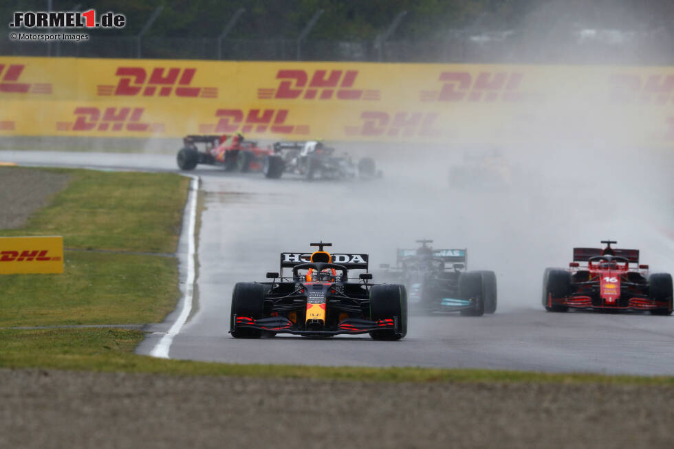 Foto zur News: Max Verstappen (Red Bull), Lewis Hamilton (Mercedes) und Charles Leclerc (Ferrari)