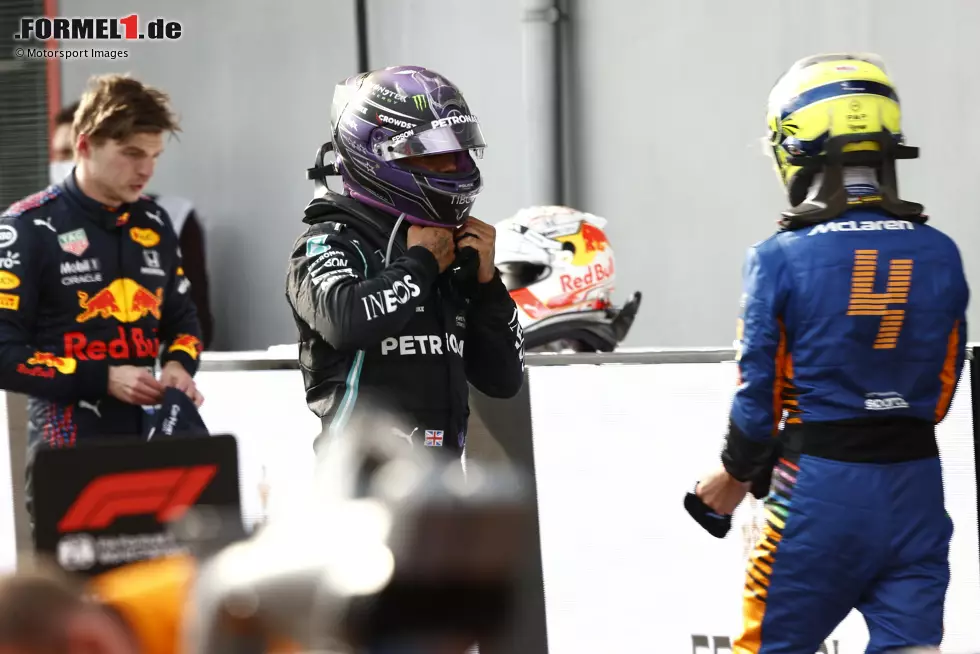 Foto zur News: Max Verstappen (Red Bull), Lewis Hamilton (Mercedes) und Lando Norris (McLaren)