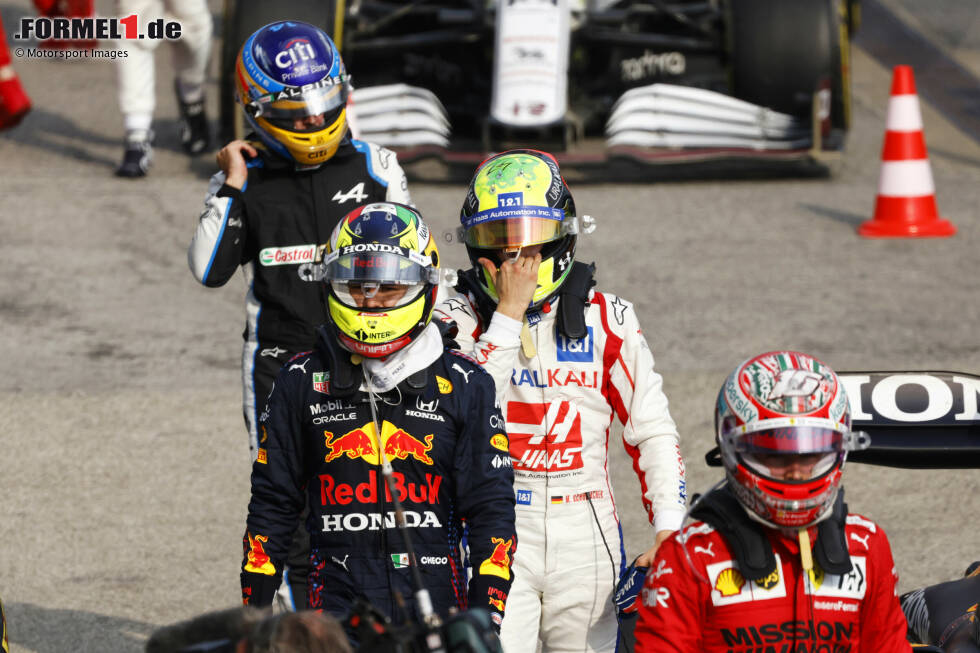 Foto zur News: Charles Leclerc (Ferrari), Sergio Perez (Red Bull), Mick Schumacher (Haas) und Fernando Alonso (Alpine)