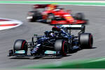Foto zur News: Lewis Hamilton (Mercedes) und Carlos Sainz (Ferrari)