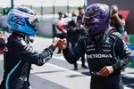 Foto zur News: Valtteri Bottas (Mercedes) und Lewis Hamilton (Mercedes)