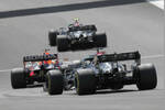 Foto zur News: Valtteri Bottas (Mercedes), Max Verstappen (Red Bull) und Lewis Hamilton (Mercedes)