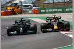 Foto zur News: Lewis Hamilton (Mercedes) und Max Verstappen (Red Bull)