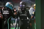 Foto zur News: Valtteri Bottas (Mercedes) und Lewis Hamilton (Mercedes)