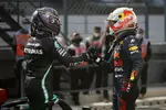 Foto zur News: Max Verstappen (Red Bull) und Lewis Hamilton (Mercedes)