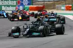 Foto zur News: Valtteri Bottas (Mercedes), Lewis Hamilton (Mercedes) und Max Verstappen (Red Bull)