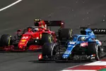 Foto zur News: Fernando Alonso (Alpine) und Carlos Sainz (Ferrari)