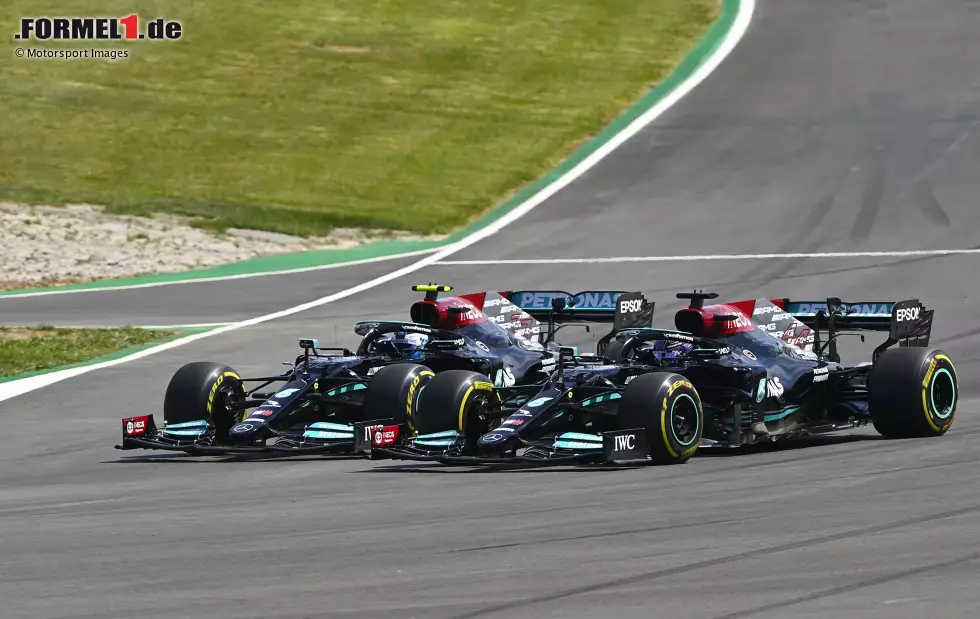 Foto zur News: Lewis Hamilton (Mercedes) und Valtteri Bottas (Mercedes)