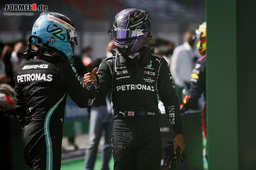 Foto zur News: Valtteri Bottas (Mercedes) und Lewis Hamilton (Mercedes)