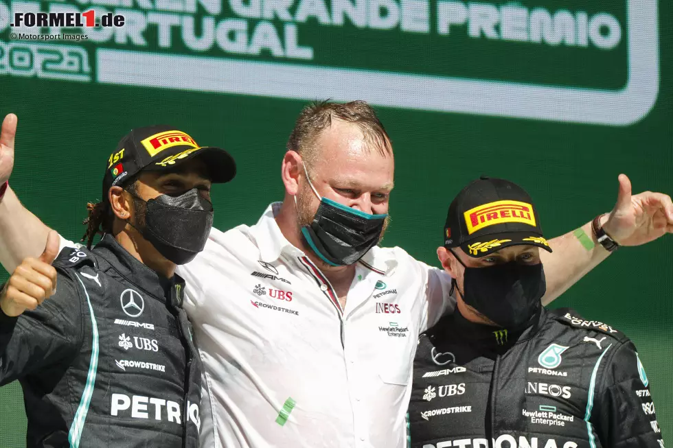 Foto zur News: Lewis Hamilton (Mercedes) und Valtteri Bottas (Mercedes)