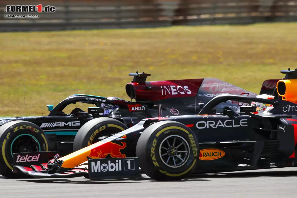 Foto zur News: Lewis Hamilton (Mercedes) und Max Verstappen (Red Bull)