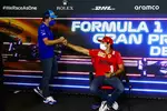 Foto zur News: Fernando Alonso (Alpine) und Carlos Sainz (Ferrari)