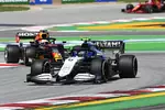 Foto zur News: Nicholas Latifi (Williams) und Max Verstappen (Red Bull)