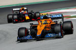 Foto zur News: Lando Norris (McLaren) und Max Verstappen (Red Bull)