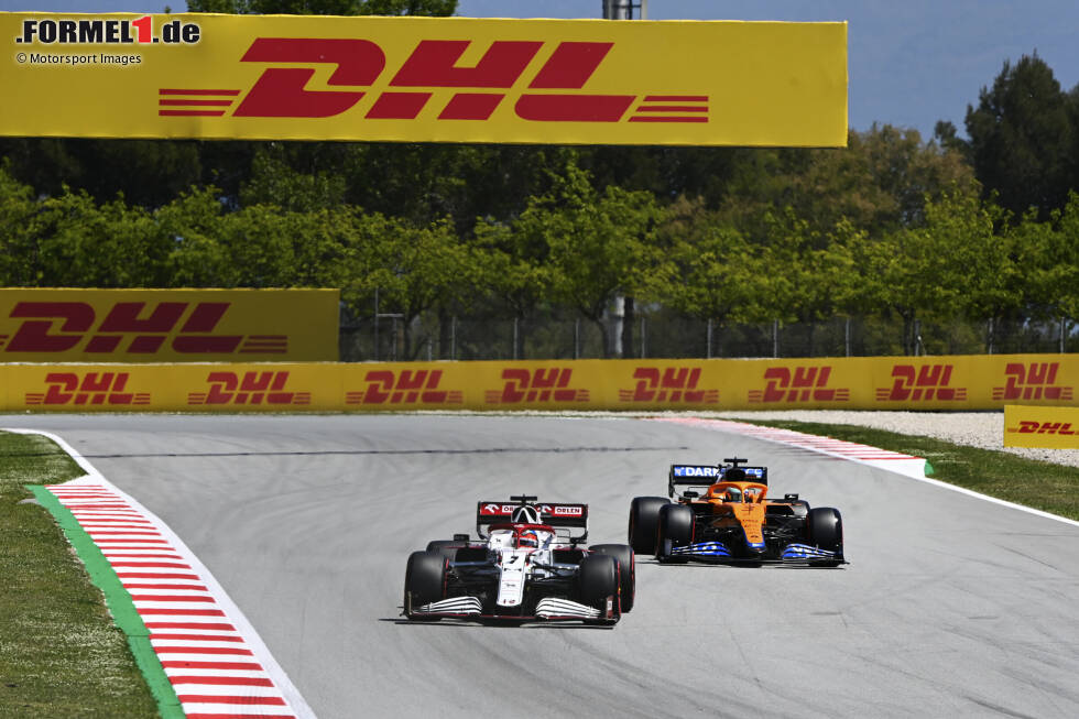Foto zur News: Kimi Räikkönen (Alfa Romeo) und Daniel Ricciardo (McLaren)