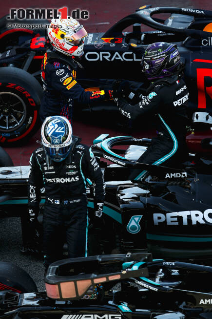 Foto zur News: Valtteri Bottas (Mercedes), Max Verstappen (Red Bull) und Lewis Hamilton (Mercedes)