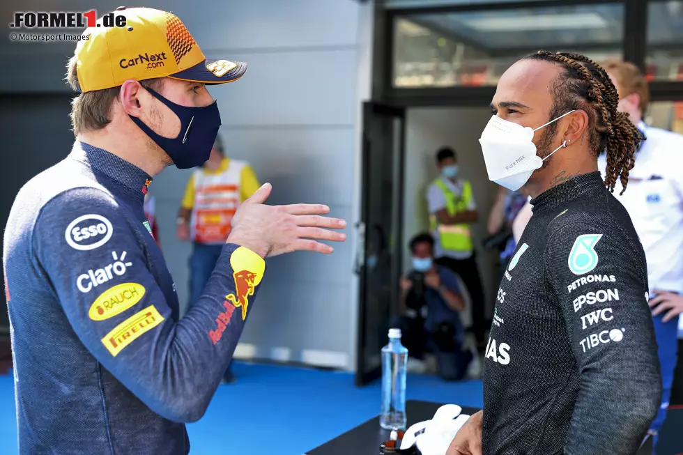 Foto zur News: Max Verstappen (Red Bull) und Lewis Hamilton (Mercedes)