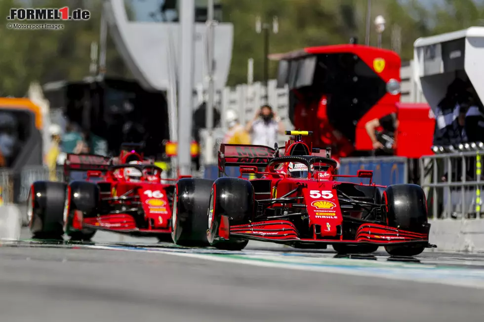 Foto zur News: Carlos Sainz (Ferrari) und Charles Leclerc (Ferrari)