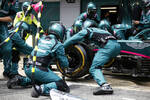 Foto zur News: Boxenstopp-Training bei Aston Martin