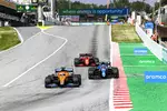 Foto zur News: Daniel Ricciardo (McLaren), Esteban Ocon (Alpine) und Carlos Sainz (Ferrari)