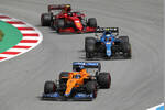 Foto zur News: Daniel Ricciardo (McLaren), Esteban Ocon (Alpine) und Carlos Sainz (Ferrari)