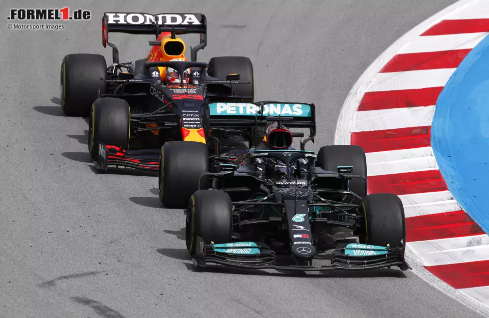 Foto zur News: Lewis Hamilton (Mercedes) und Max Verstappen (Red Bull)