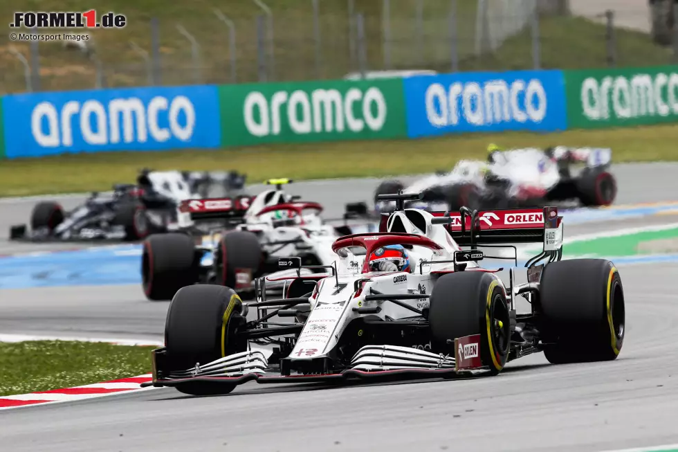 Foto zur News: Kimi Räikkönen (Alfa Romeo) und Antonio Giovinazzi (Alfa Romeo)