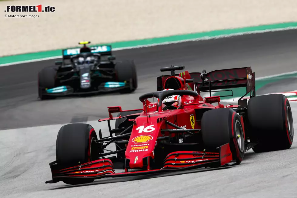 Foto zur News: Charles Leclerc (Ferrari) und Valtteri Bottas (Mercedes)