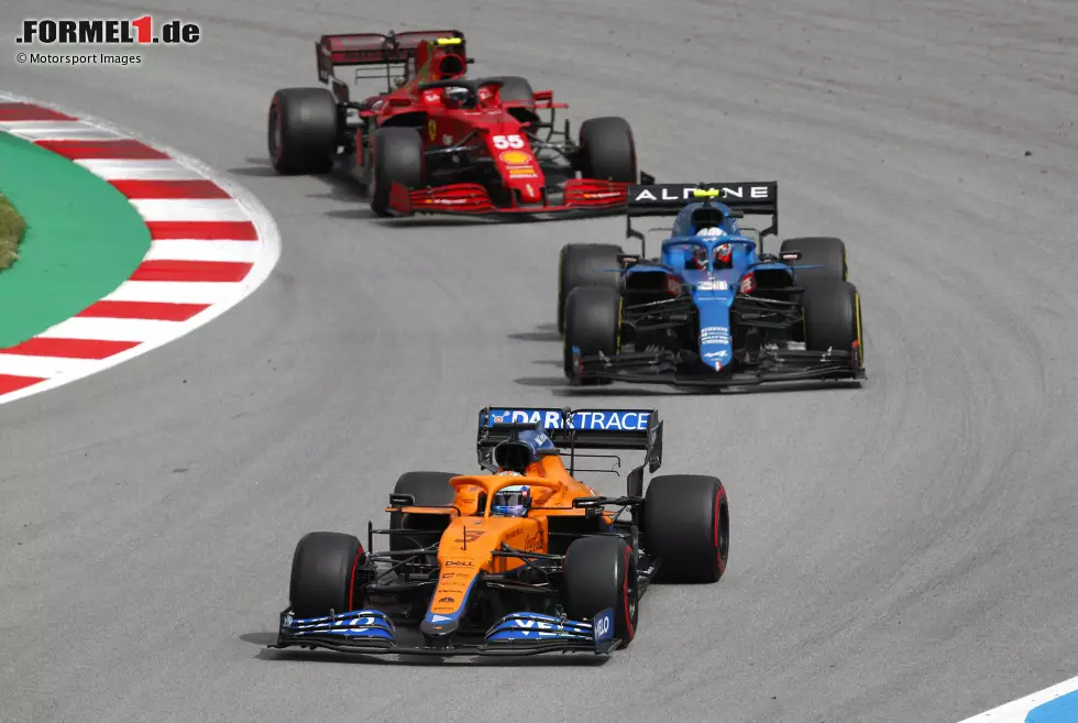 Foto zur News: Daniel Ricciardo (McLaren), Esteban Ocon (Alpine) und Carlos Sainz (Ferrari)