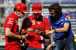 Foto zur News: Charles Leclerc (Ferrari), Carlos Sainz (Ferrari) und Fernando Alonso (Alpine)