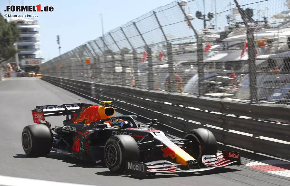 Foto zur News: Sergio Perez (Red Bull)