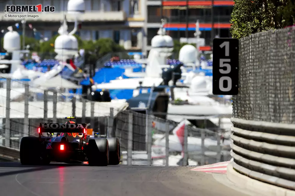 Foto zur News: Sergio Perez (Red Bull)