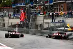 Foto zur News: Carlos Sainz (Ferrari) und Charles Leclerc (Ferrari)