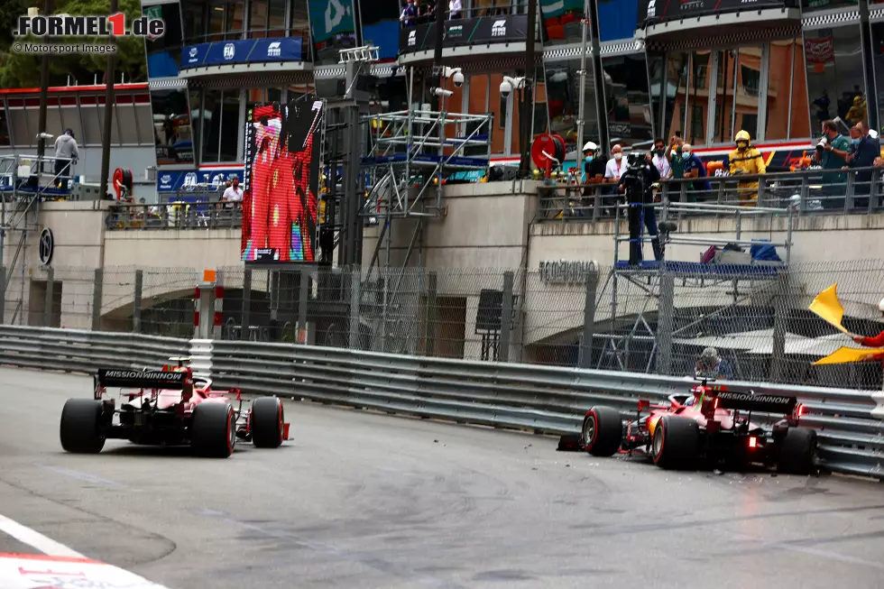 Foto zur News: Carlos Sainz (Ferrari) und Charles Leclerc (Ferrari)