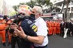 Foto zur News: Max Verstappen (Red Bull) und Helmut Marko