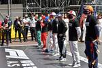 Sebastian Vettel (Aston Martin), Charles Leclerc (Ferrari), Mick Schumacher (Haas), Antonio Giovinazzi (Alfa Romeo), Fernando Alonso (Alpine), Kimi Räikkönen (Alfa Romeo) und Max Verstappen (Red Bull) 