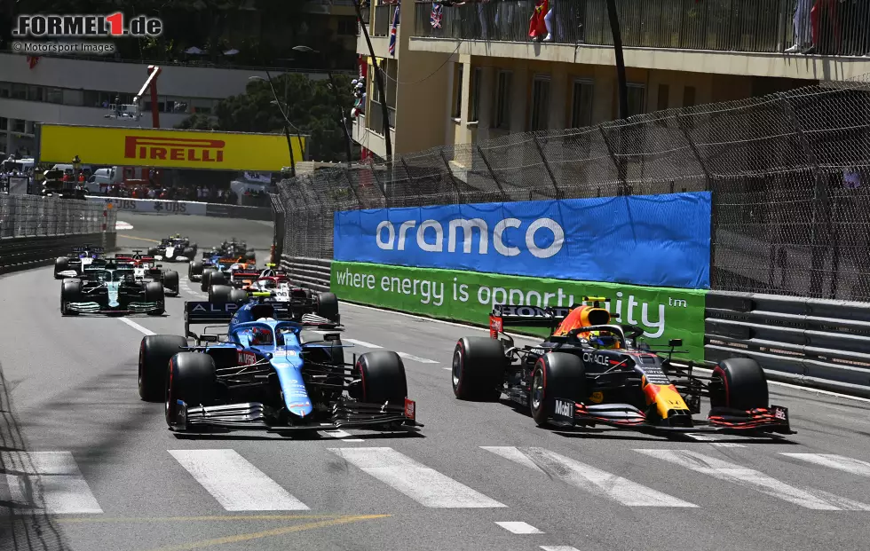 Foto zur News: Sergio Perez (Red Bull), Esteban Ocon (Alpine), Antonio Giovinazzi (Alfa Romeo) und Lance Stroll (Aston Martin)