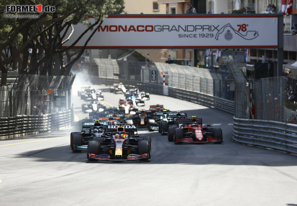 Foto zur News: Max Verstappen (Red Bull), Valtteri Bottas (Mercedes) und Carlos Sainz (Ferrari)