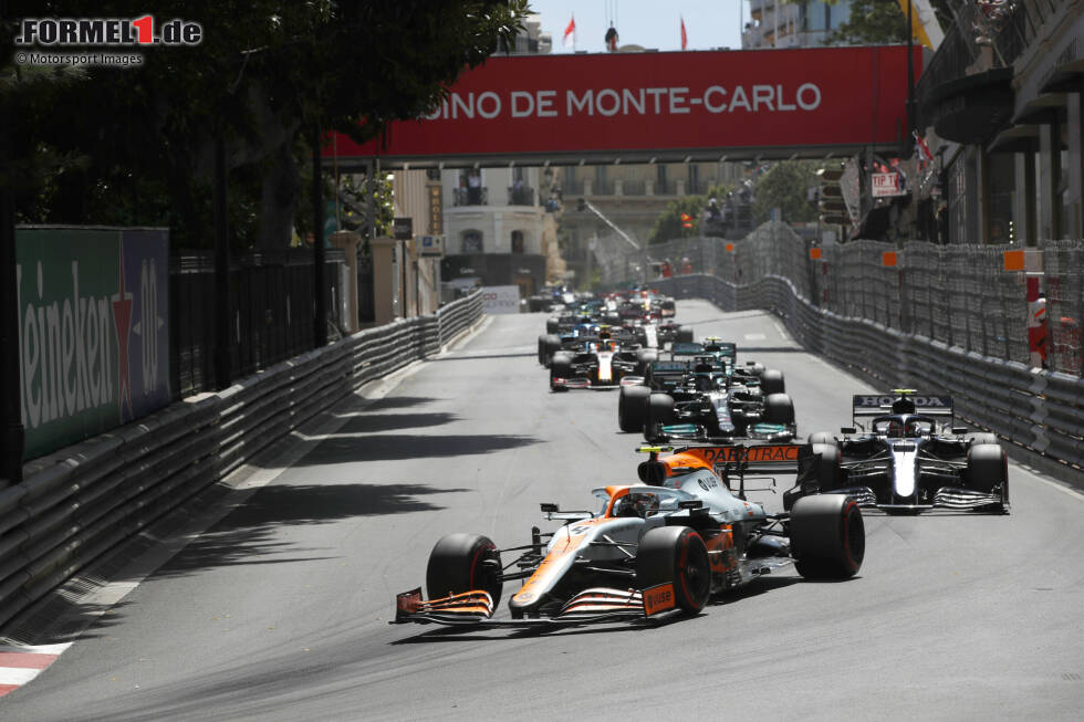 Foto zur News: Lando Norris (McLaren), Pierre Gasly (AlphaTauri) und Lewis Hamilton (Mercedes)